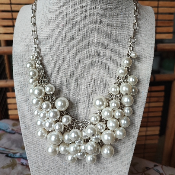 NY Company Jewelry - NY Company Silver Tone White Faux Pearl Bubbles Cha Cha Statement Necklace EUC
